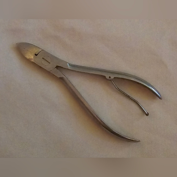Vintage Nail Clippers Cuticle Nipper Toenail Clipper Beauty Tool - Picture 1 of 6